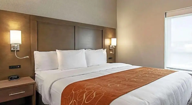 Двухместный люкс с видом на озеро Comfort Suites Grove City - Columbus South