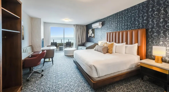 Номер Premier Allred Hotel