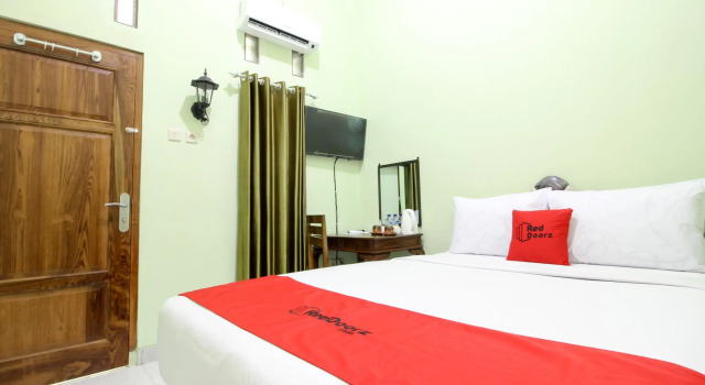 RedDoorz Plus near Taman Sari, Book Hotel Yogyakarta Yogyakarta Province