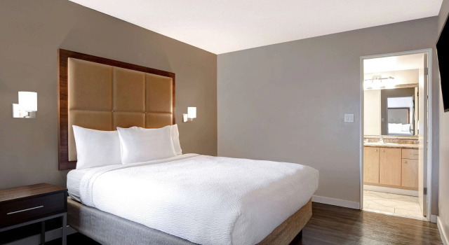 Days Inn by Wyndham Victoria Uptown, Book Hotel Hotels in Vancouver Island with a Pool, Swimming Pool