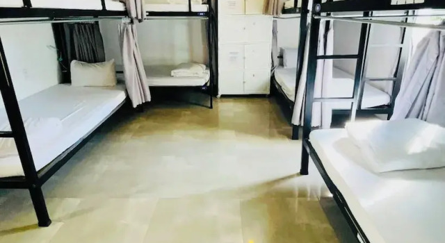 Кровать в общем номере SHARK HOSTEL