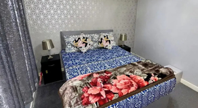 2 Bedroom Apartment - Sleeps 4, Free Parking, Wifi, Забронировать Апартаменты/квартира Отели Glasgow & The Clyde Valley с парковкой, Парковка
