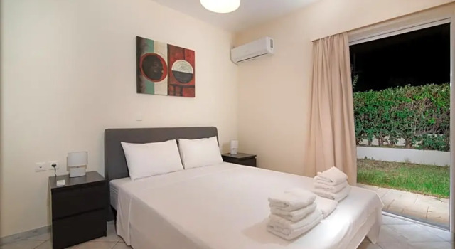 SK-George Apartments by the Sea and Airport, Забронировать Апартаменты/квартира Отели Маркопоуло - Месогаиа с парковкой, Парковка
