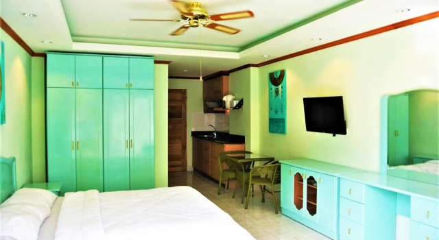 View Talay 1B Pattaya Popular Complex Large Pool Modern Studio Apartment
