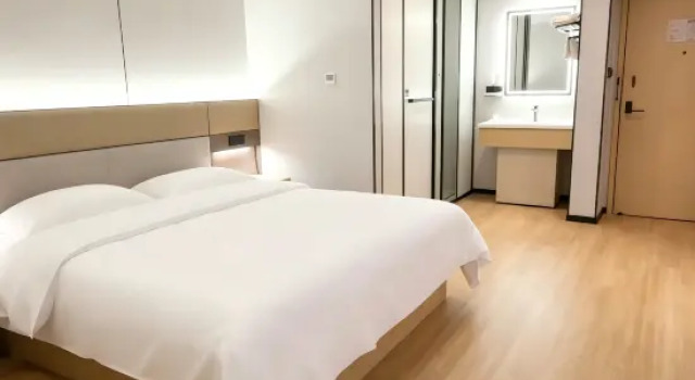 Трёхместный люкс Deluxe mango crystal hotel