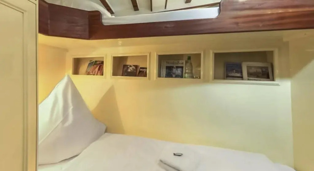Hotelschiff Nedeva Bremen, Забронировать Отель Отели Бремена 3 звезды, рядом с Улица Бётхерштрассе, 3*