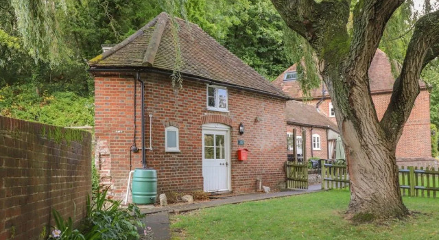 Weir Cottage, Varaa Lomakoti Mökit kohteessa Merseyside, Mökki