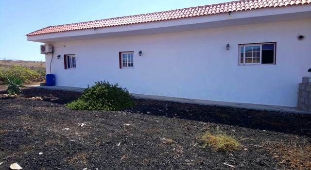 Studio in Tuineje, With Wonderful Mountain View, Enclosed Garden and Wifi, Book Hotel Tuineje Fuerteventura
