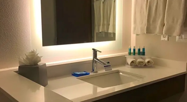 Номер Deluxe Holiday Inn Express & Suites Houston Southwest Galleria Area by IHG