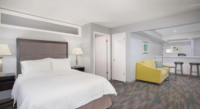 Двухместный люкс c 1 комнатой Hampton Inn Monterey