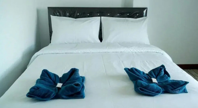 Oyo 1090 Neutron Bungalow, Book Hotel Ko Sichang Chonburi