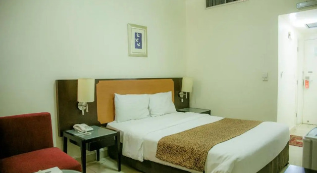 Одноместный номер Standard Phoenicia Grand Hotel