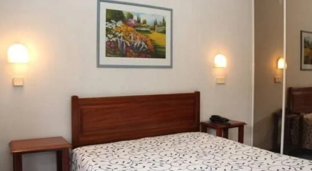 Hotel Restaurante Oasis, Забронировать Отель Меальяда 
