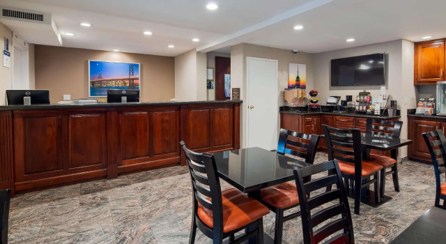 Кровать в общем номере Best Western Fort Lee