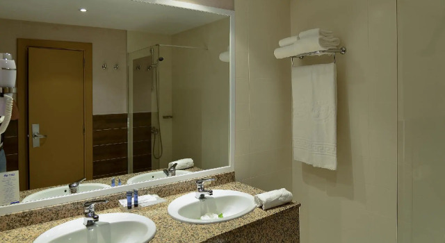 Семейный номер Standard Beatriz Toledo Auditorium & Spa
