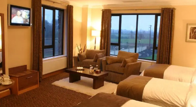 Номер Executive Amber Springs Hotel