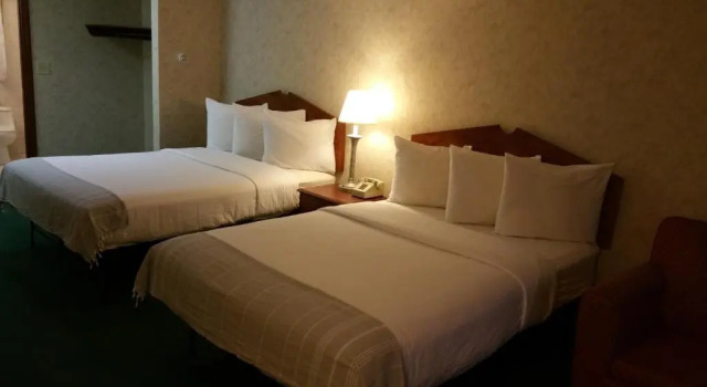 Четырёхместный номер Standard Dartmouth Motor Inn