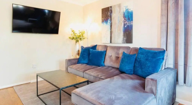 Апартаменты Lovely one bed apartment with free parking