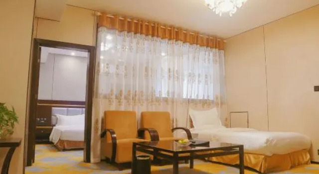 Семейный люкс Sun And Moon International  Hotel (Zhenyuan Ancient Town Branch)