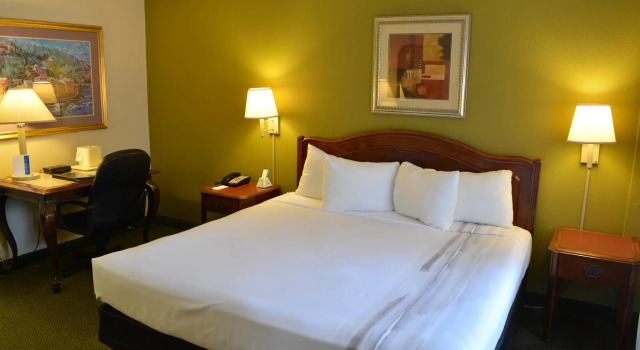 Двухместный номер Standard Chicago Lakeshore Hotel