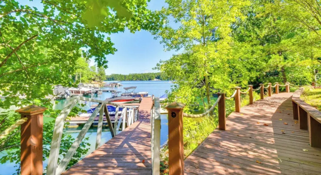 Коттедж Lake Keowee Access: Idyllic Six Mile Cabin!