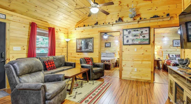 2 Mi to Dtwn Gatlinburg: 'crescent Claw Cabin!'