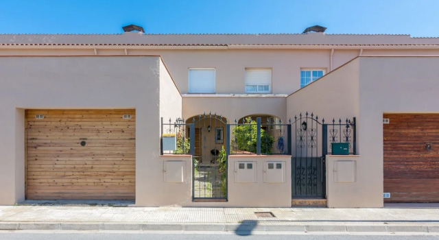 HomeHolidaysRentals Casa Moonlight – Costa Barcelona