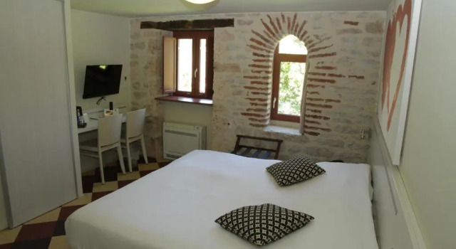 Номер Comfort Hôtel Spa La Truite Dorée