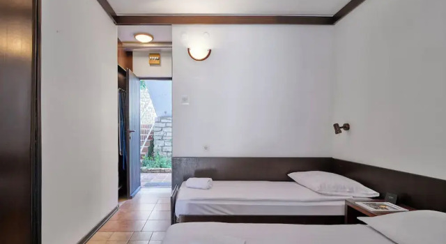 Трёхместный номер Standard с балконом Koversada Rooms