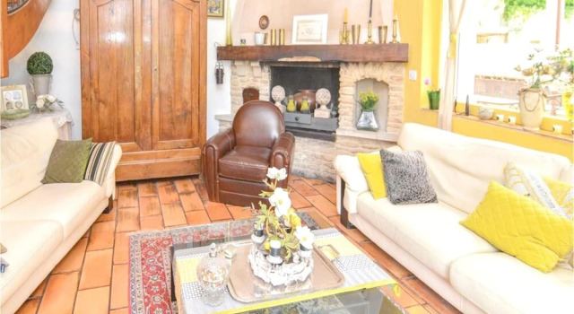Villa With 4 Bedrooms in Orgon, With Private Pool, Enclosed Garden and, Rezerwuj Willa Hotele w Orgon z basenem, Basen