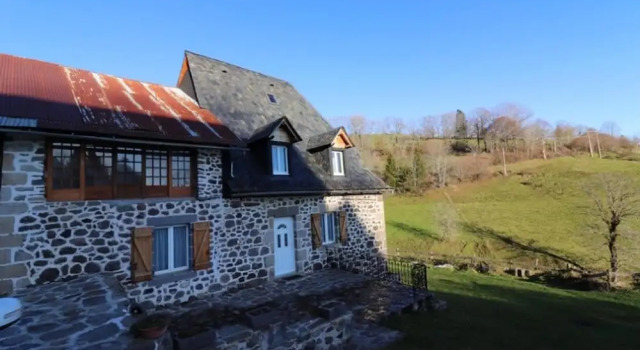 House With 3 Bedrooms in Saint-clément, With Wonderful Mountain View a, Prenota Casa vacanze Hotel a Aquitania con parcheggio, Parcheggio