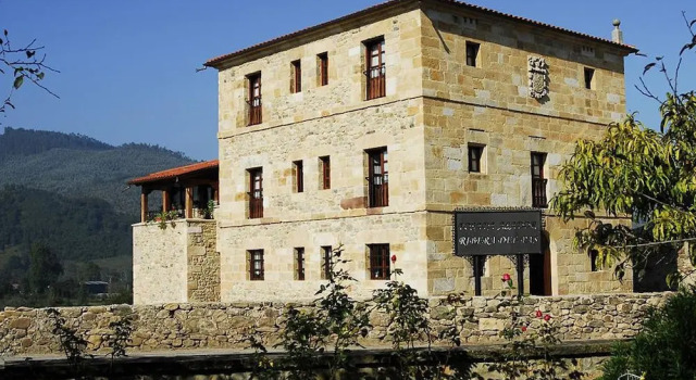Posada Ribera del Pas, Buchen Sie Hotel Iruz 