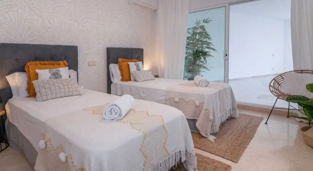 Rio Real Sunshine Retreat, Забронировать Отель Отели Марбелья с парковкой, рядом с Пляж Эль-Пинильо, Парковка