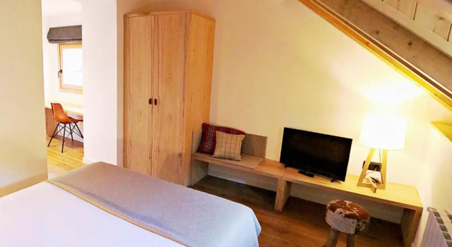 Hotel Lo Paller, Book Hotel Alt Aneu Catalonia