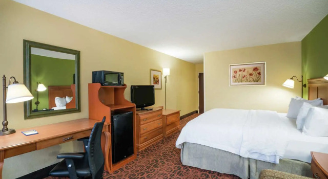 Номер Standard Spark by Hilton Bardstown