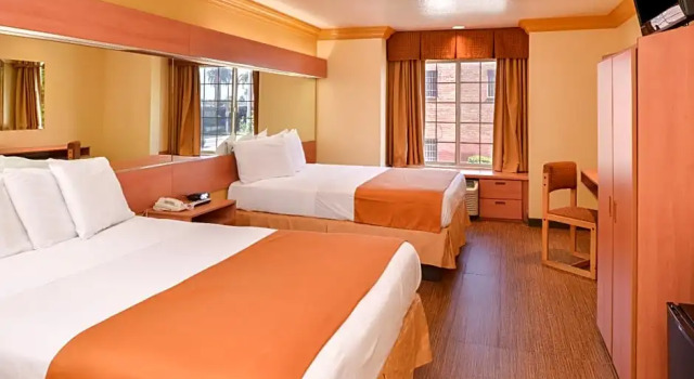 Четырёхместный номер Standard H3 Inn & Suites - LAX Airport - Los Angeles