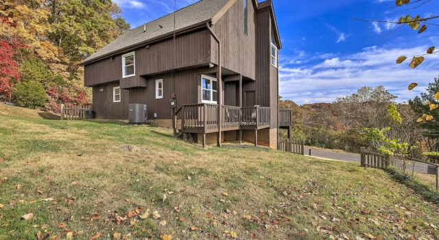 Deck & Mtn Views: 'fain Chalet' in Kingsport, Rezerwuj Chalet Domki letniskowe w Tennessee, Domek