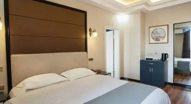 Люкс Business Weiyano Hotel (Zibo Liuquan Road Huijin Building)