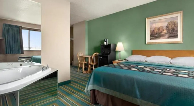Люкс Deluxe Coratel Inn & Suites by Jasper New Richmond
