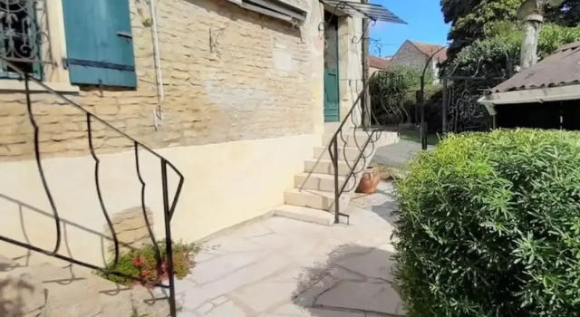 Geraeumiges Ferienhaus mit Garten, Réserver Hôtel Breugnon France