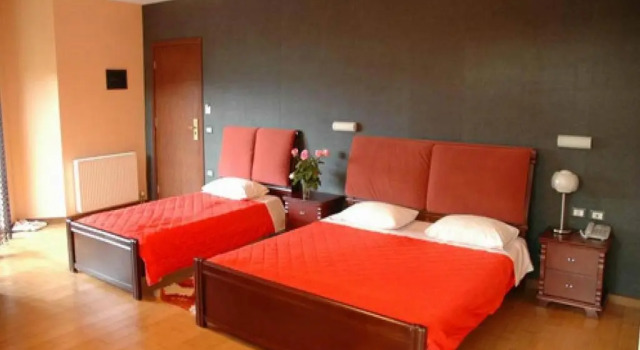Трёхместный номер Standard с балконом Hotel 1 Maji
