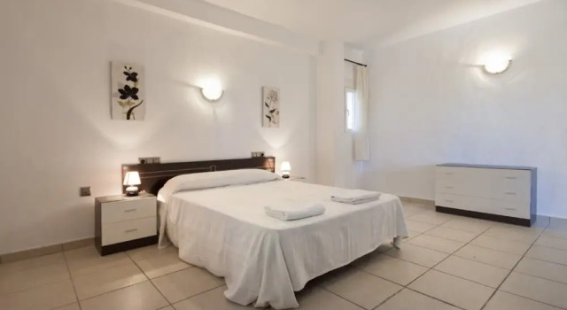 Villa - 5 Bedrooms with Pool and WiFi - 105012