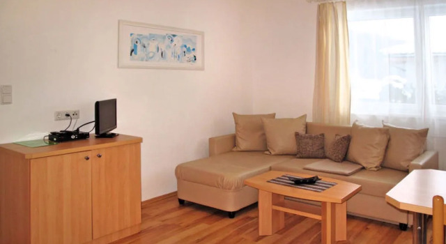 Kristall (PTZ400), Book Hotel Prutz Tyrol