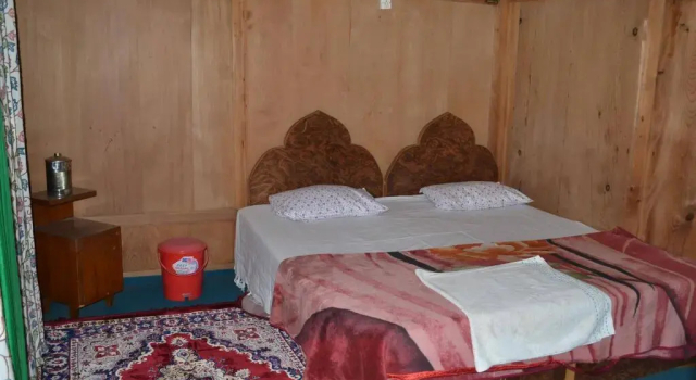 Kings Throne House boats, Забронировать Отель Бизнес-отели Jammu & Kashmir Ski, 4* 5*