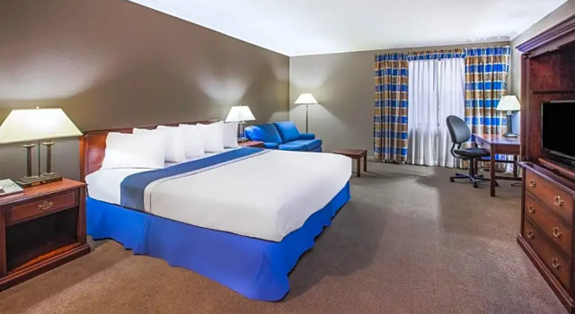 Номер Standard Days Inn by Wyndham Midland