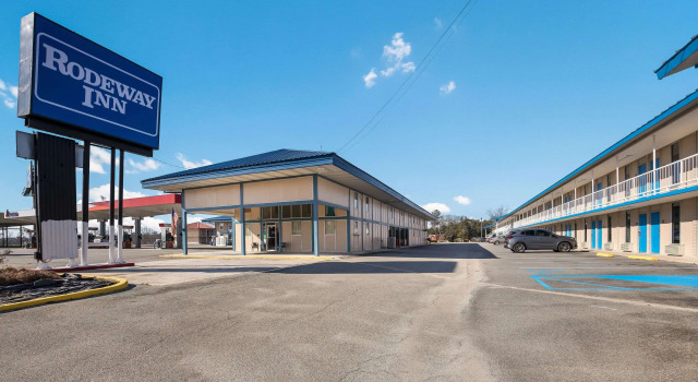 Rodeway Inn, Buchen Sie Hotel Adel Georgia