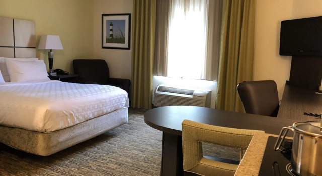 Двухместный люкс Candlewood Suites Greenville NC by IHG
