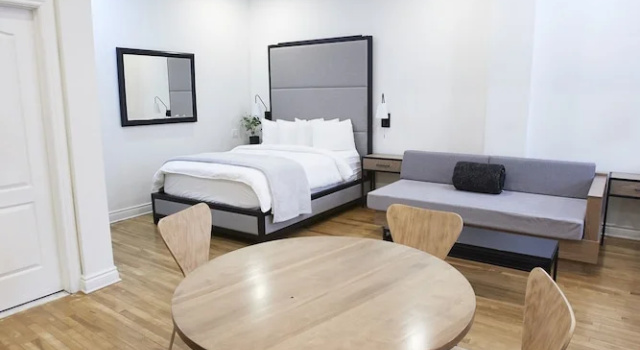 Четырёхместные семейные апартаменты с видом на внутренний двор hotel & spa Carré Saint-Louis
