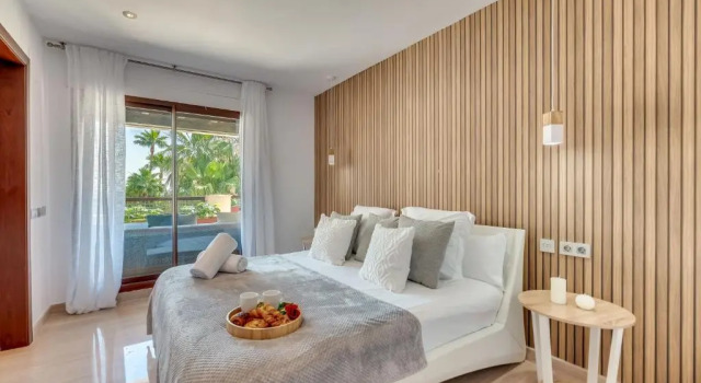 300 SQM Penthouse · Private Swimming pool · BBQ · WiFi, Забронировать Отель Отели Марбелья с парковкой, рядом с Casino Marbella, Парковка