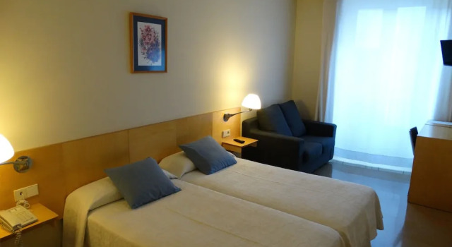 Двухместный номер Standard с балконом Hotel Rambla